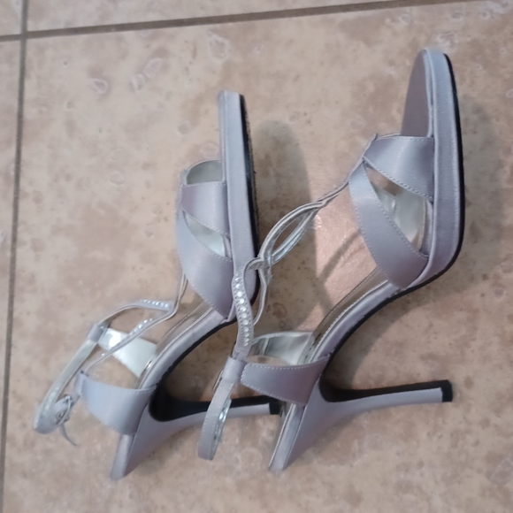 Touch of Nina Heels - Picture 8 of 11